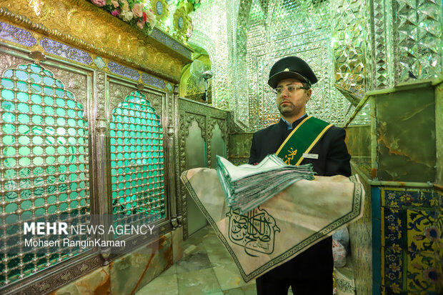 آیین غبارروبی ضریح مطهر آستان مقدس امامزاده صالح (ع)