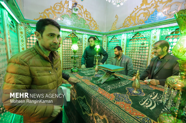 آیین غبارروبی ضریح مطهر آستان مقدس امامزاده صالح (ع)