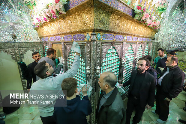 آیین غبارروبی ضریح مطهر آستان مقدس امامزاده صالح (ع)