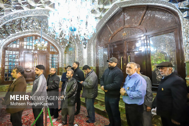 آیین غبارروبی ضریح مطهر آستان مقدس امامزاده صالح (ع)