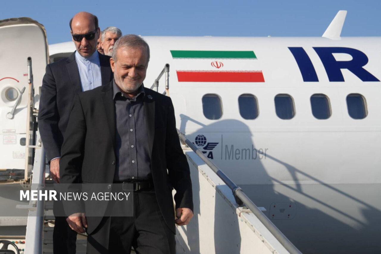 پزشکیان وارد مشهد مقدس شد