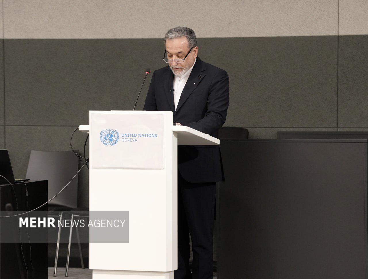 عێراقچی:  جیهان لە ژێر سێبەری 12 هەزار کڵاوەی ئەتۆمیدایە