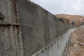 پیشرفت ۷۰ درصدی دیوار وزنی و ساحلی گردنه آهوان