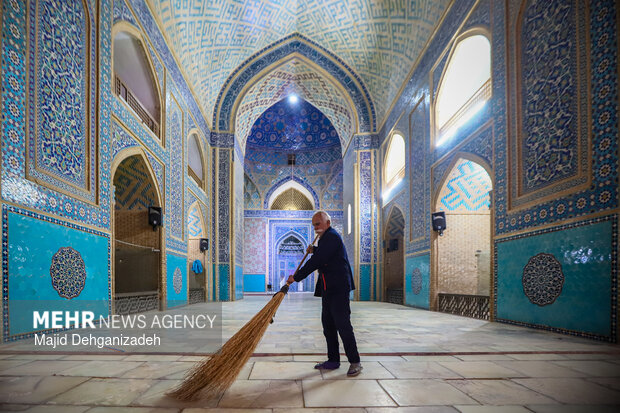 غبار روبی مسجد جامع کبیر یزد در آستانه ماه رمضان