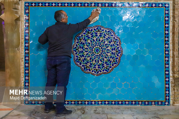 غبار روبی مسجد جامع کبیر یزد در آستانه ماه رمضان