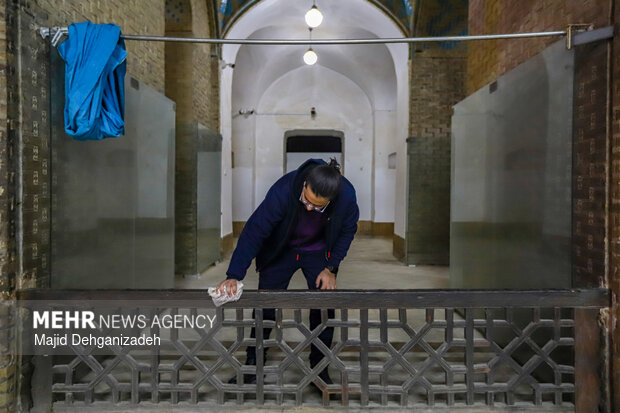 غبار روبی مسجد جامع کبیر یزد در آستانه ماه رمضان