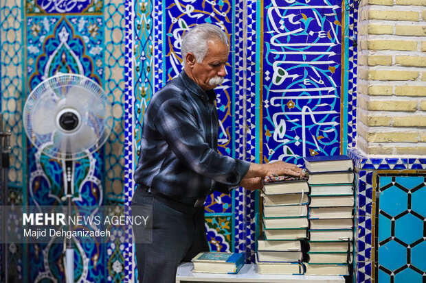 غبار روبی مسجد جامع کبیر یزد در آستانه ماه رمضان