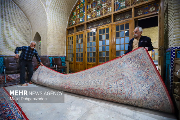 غبار روبی مسجد جامع کبیر یزد در آستانه ماه رمضان