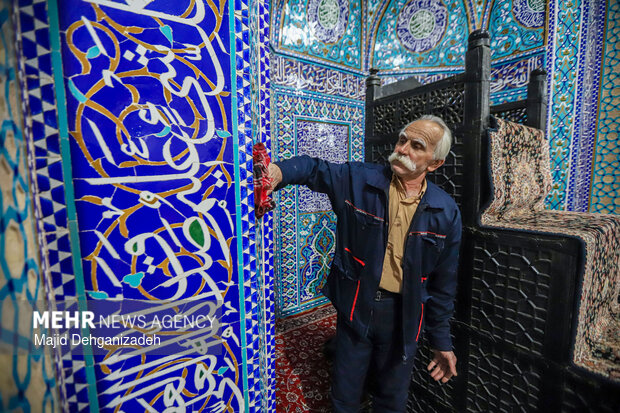 غبار روبی مسجد جامع کبیر یزد در آستانه ماه رمضان