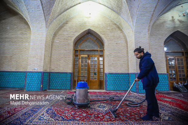 غبار روبی مسجد جامع کبیر یزد در آستانه ماه رمضان