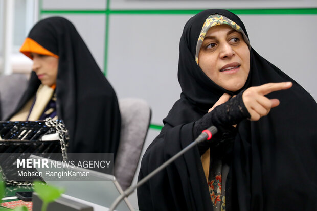 مراسم رونمایی از پرده روایتگری «هفت زن قرآنی»