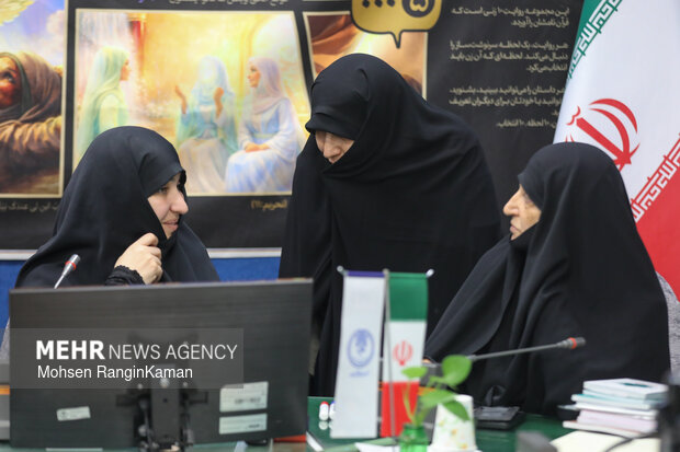 مراسم رونمایی از پرده روایتگری «هفت زن قرآنی»