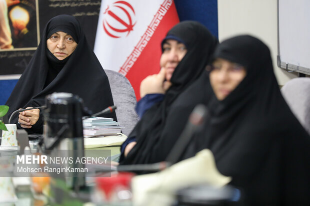 مراسم رونمایی از پرده روایتگری «هفت زن قرآنی»