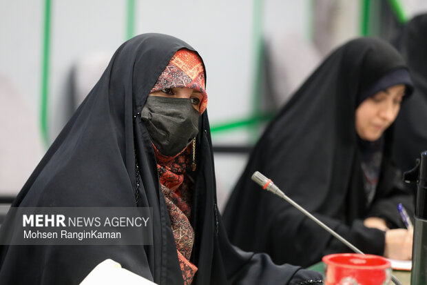 مراسم رونمایی از پرده روایتگری «هفت زن قرآنی»