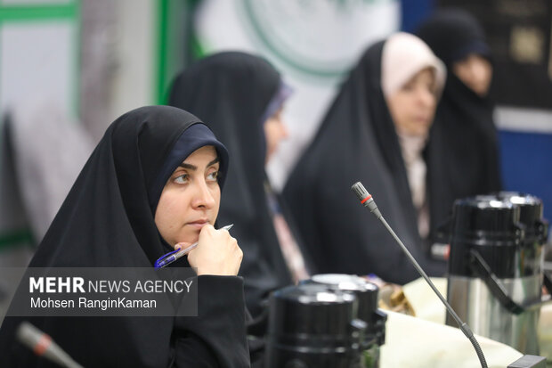 مراسم رونمایی از پرده روایتگری «هفت زن قرآنی»