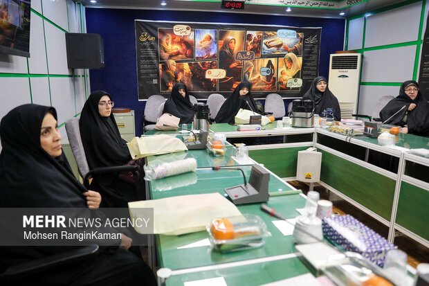 مراسم رونمایی از پرده روایتگری «هفت زن قرآنی»