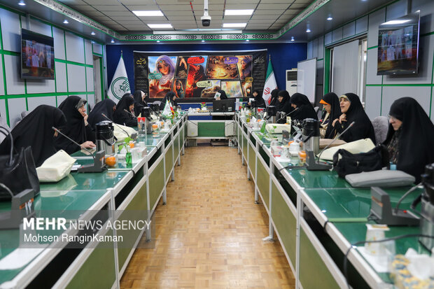 مراسم رونمایی از پرده روایتگری «هفت زن قرآنی»