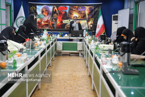 مراسم رونمایی از پرده روایتگری «هفت زن قرآنی»