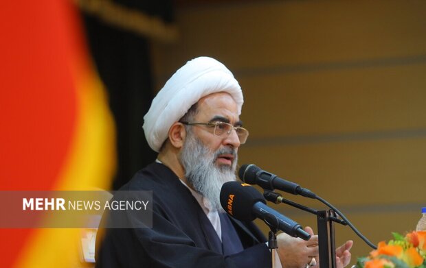 فاضل لنکرانی: آمریکا با نقاب حقوق بشر در پی تضعیف استقلال ملت‌هاست