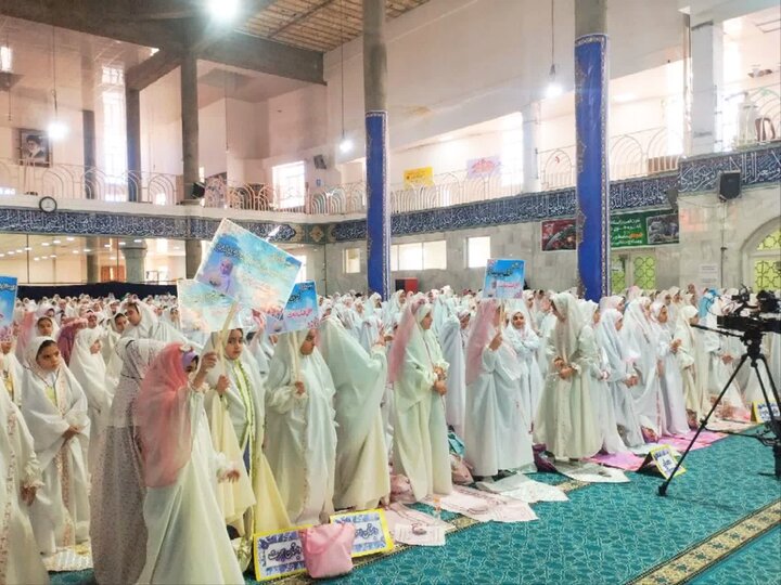 آیین باشکوه جشن تکلیف دانش‌آموزان قروه در فضای معنوی برگزار شد