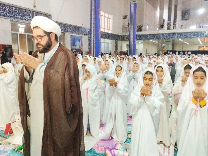 آیین باشکوه جشن تکلیف دانش‌آموزان قروه در فضای معنوی برگزار شد