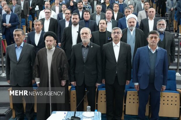 نشست رئیس جمهور با فعالان اقتصادی لرستان