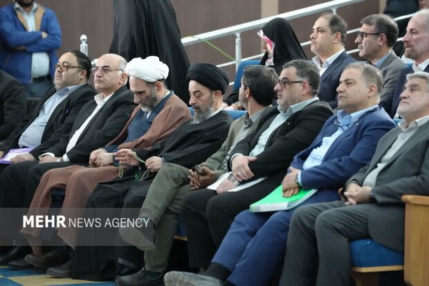 نشست رئیس جمهور با فعالان اقتصادی لرستان