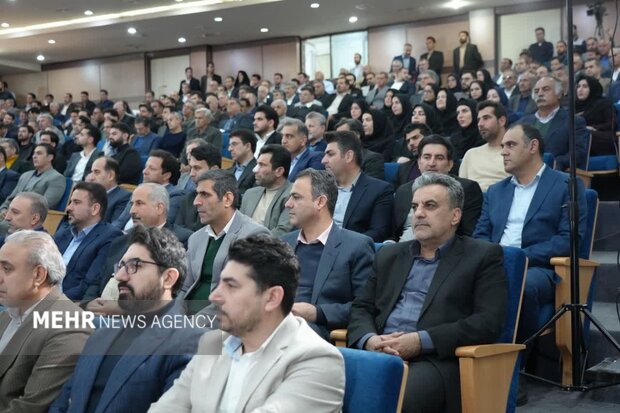 نشست رئیس جمهور با فعالان اقتصادی لرستان