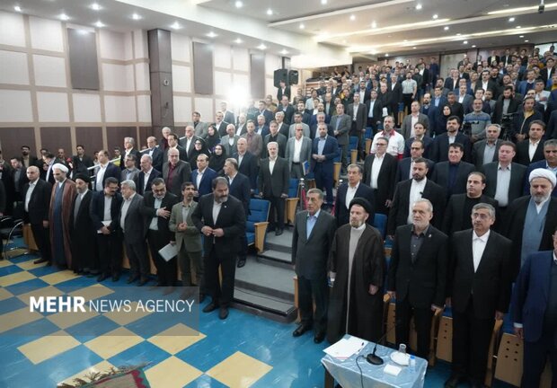 نشست رئیس جمهور با فعالان اقتصادی لرستان