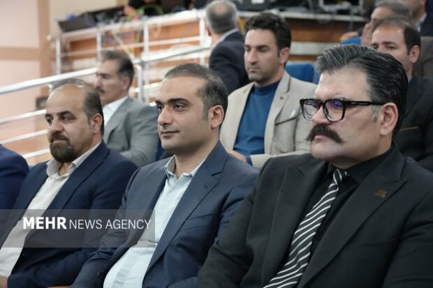 نشست رئیس جمهور با فعالان اقتصادی لرستان