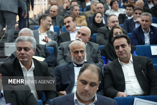 نشست رئیس جمهور با فعالان اقتصادی لرستان