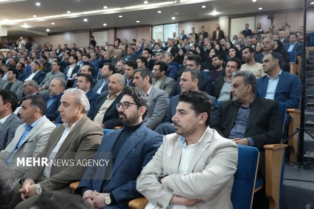 نشست رئیس‌جمهور با فعالان اقتصادی لرستان