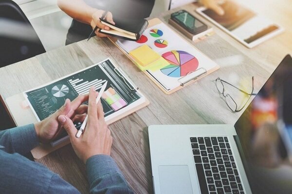 انتخاب تیم طراحی سایت؛ چه شاخص‌هایی مهم هستند؟+ راهنمای دی‌ام هاوس