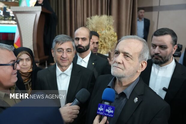 نشست رئیس جمهور با فعالان اقتصادی لرستان