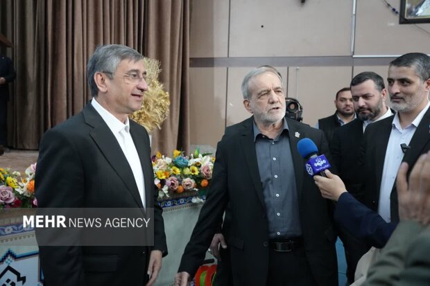 نشست رئیس جمهور با فعالان اقتصادی لرستان