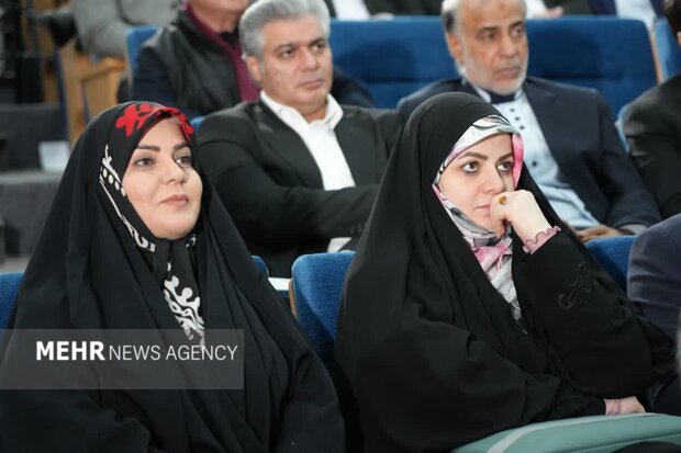 نشست رئیس جمهور با فعالان اقتصادی لرستان