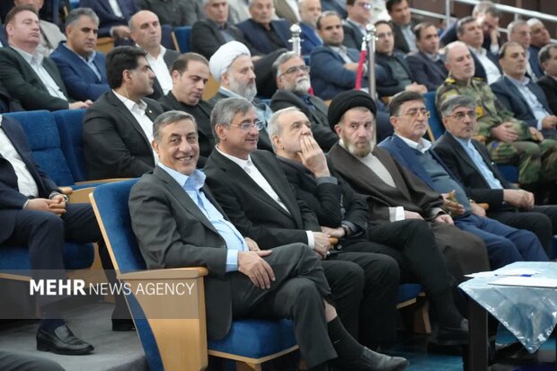 نشست رئیس جمهور با فعالان اقتصادی لرستان