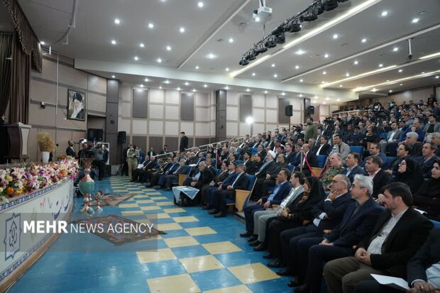 نشست رئیس جمهور با فعالان اقتصادی لرستان