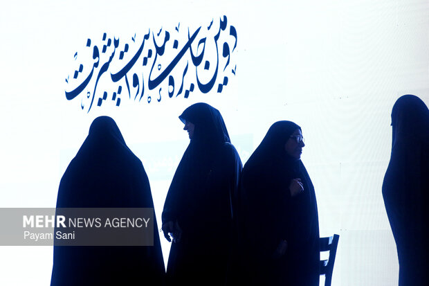 محور اصلی تقابل با دشمنان مسئله پیشرفت است