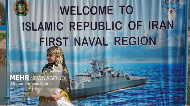 پهلوگیری ناو بالگردبر استویسکی روسیه در منطقه یکم‌امامت نداجا