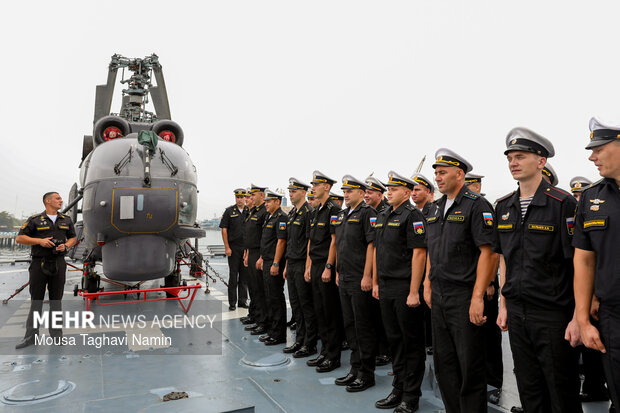 بازدید فرمانده منطقه یکم نیروی دریایی ارتش از ناو «استویسکی» روسیه در بندرعباس