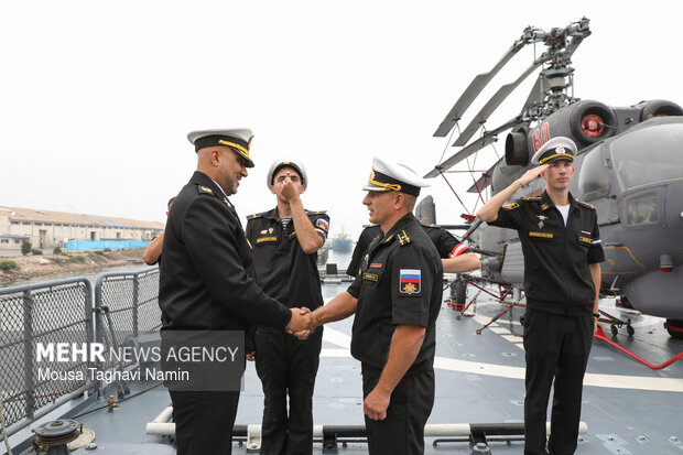 بازدید فرمانده منطقه یکم نیروی دریایی ارتش از ناو «استویسکی» روسیه در بندرعباس
