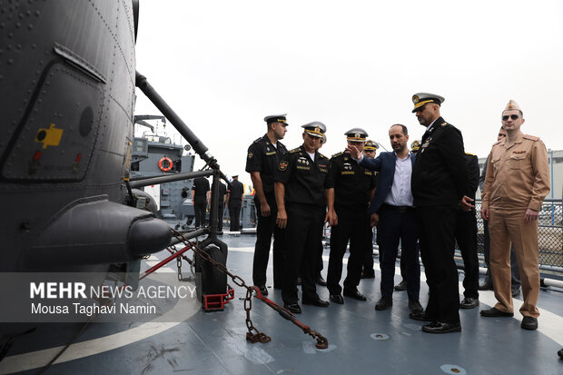 بازدید فرمانده منطقه یکم نیروی دریایی ارتش از ناو «استویسکی» روسیه در بندرعباس