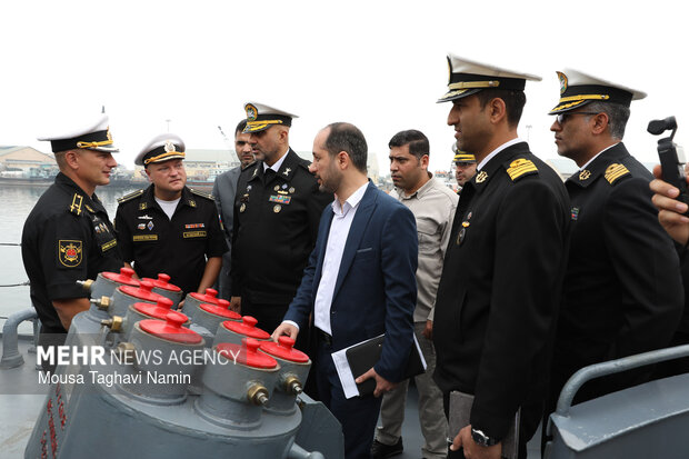 بازدید فرمانده منطقه یکم نیروی دریایی ارتش از ناو «استویسکی» روسیه در بندرعباس