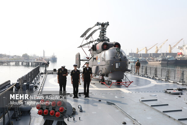 بازدید فرمانده منطقه یکم نیروی دریایی ارتش از ناو «استویسکی» روسیه در بندرعباس