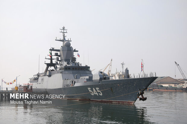 بازدید فرمانده منطقه یکم نیروی دریایی ارتش از ناو «استویسکی» روسیه در بندرعباس