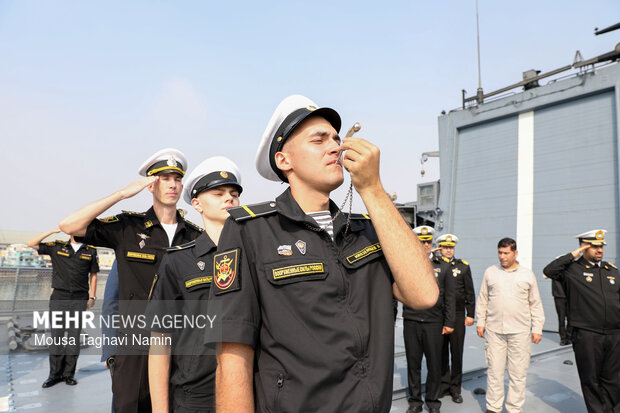 بازدید فرمانده منطقه یکم نیروی دریایی ارتش از ناو «استویسکی» روسیه در بندرعباس