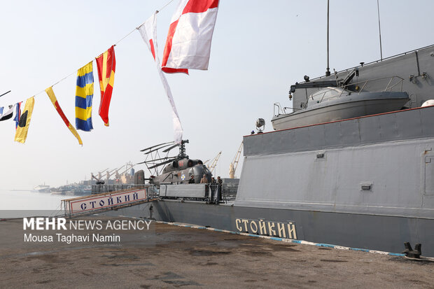 بازدید فرمانده منطقه یکم نیروی دریایی ارتش از ناو «استویسکی» روسیه در بندرعباس