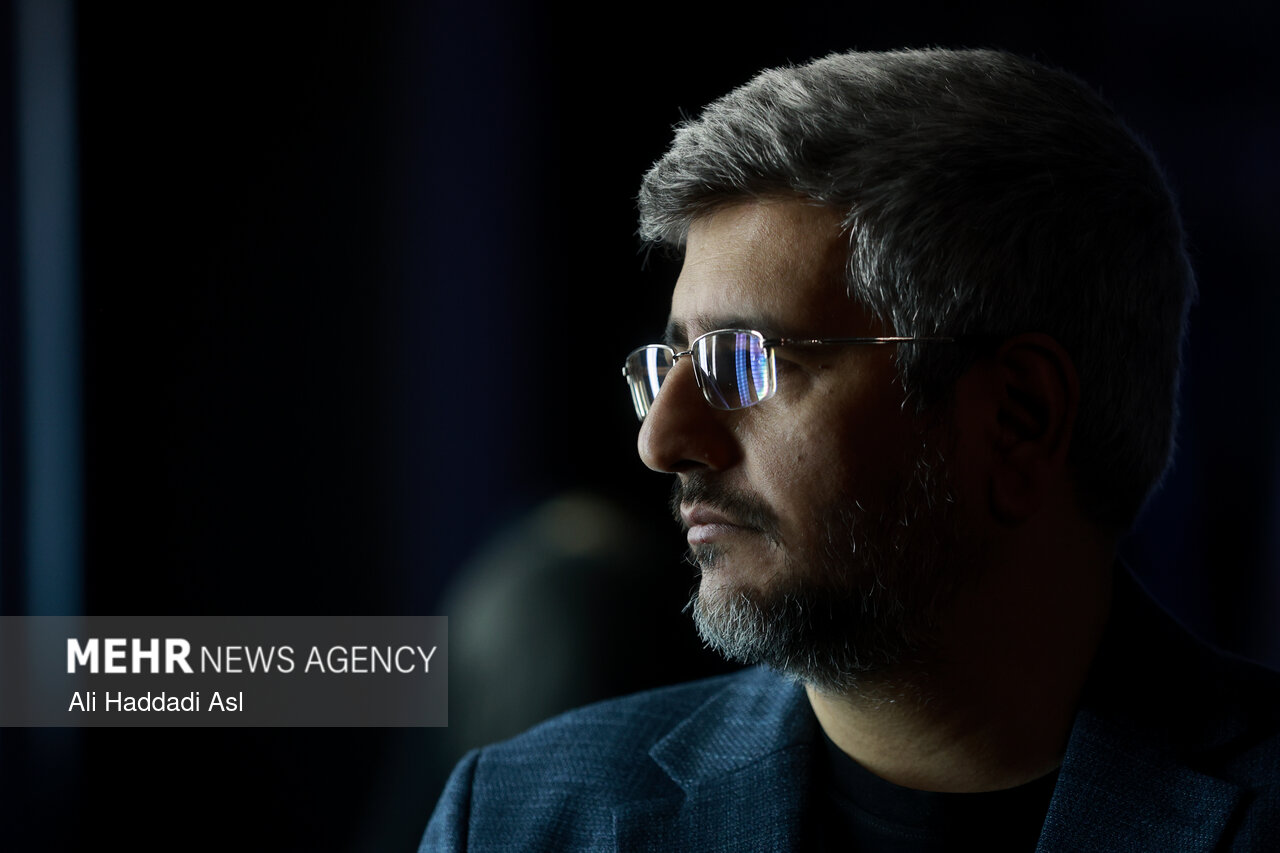 مراسم افتتاحیه مستند پنجقسمتی «پرونده باز» برگزار شد. مراسم افتتاحیه مستند پنجقسمتی «پرونده باز» برگزار شد.