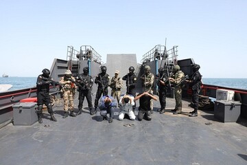 تمرين الافراج عن سفينة محتجزة، خلال مناورات ايران وروسيا البحرية